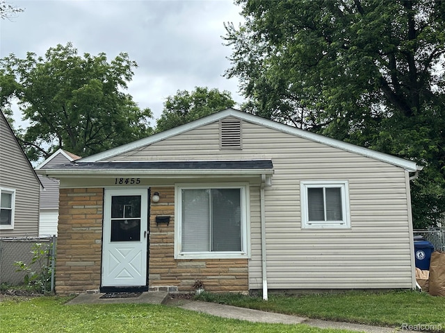 18455 Centralia, Redford, MI 48240 - bungalow-style house featuring stone siding