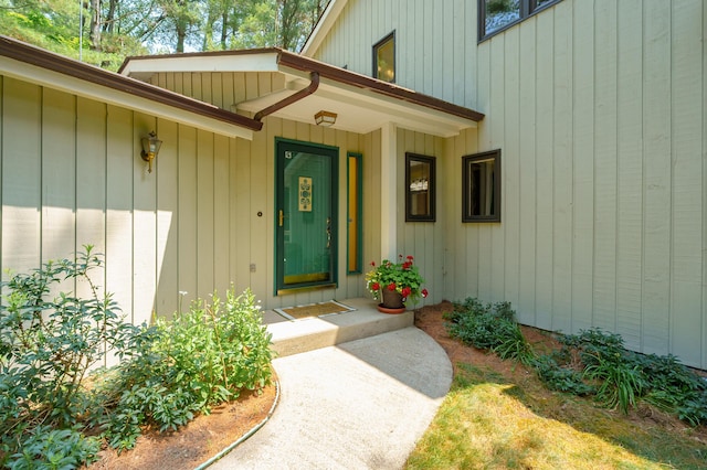 630 N 2nd St, Kalamazoo, MI 49009 - entrance to property with a porch
