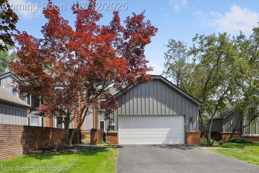28418 Venice Cir, Farmington Hills, MI 48334 - photo 1