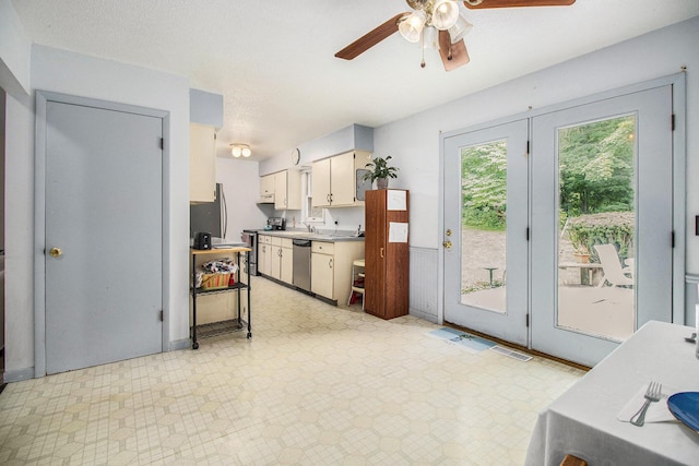 1560 G Ave W, Kalamazoo, MI 49009 - kitchen featuring stainless steel appliances, a ceiling fan, light floors, and light countertops