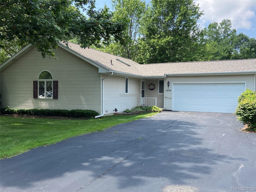 11656 Hawthorne Glen Dr, Grand Blanc, MI 48439 - photo 1