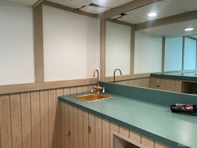 29494 Sylvan Ln Unit 6, Farmington Hills, MI 48334 - kitchen featuring dark countertops and a drop ceiling