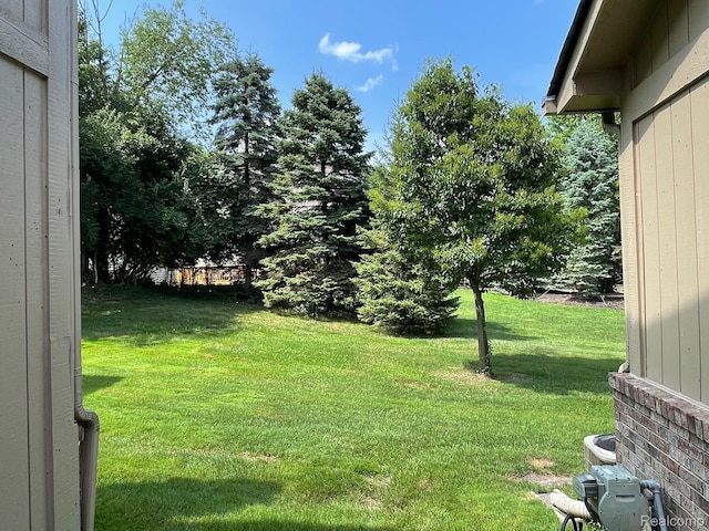 29494 Sylvan Ln Unit 6, Farmington Hills, MI 48334 - view of grassy yard