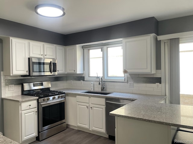 29494 Sylvan Ln Unit 6, Farmington Hills, MI 48334 - kitchen with stainless steel appliances, plenty of natural light, and white cabinetry