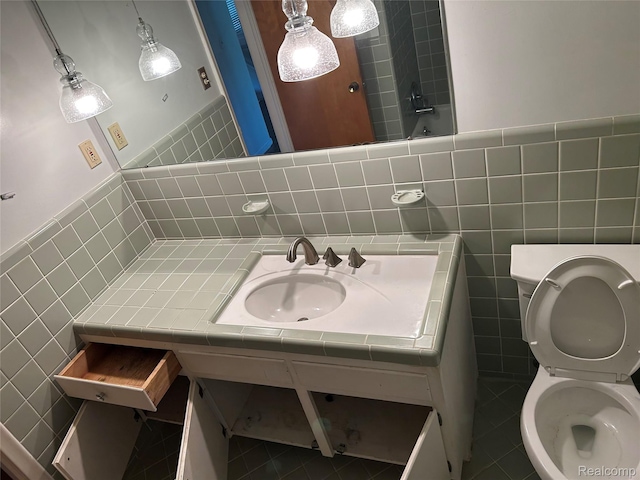 4230 Wendell Rd, West Bloomfield, MI 48323 - bathroom featuring tile walls, vanity, and tile patterned flooring