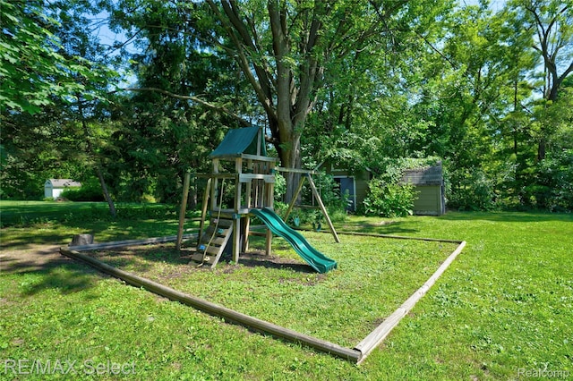 1406 Country View Ln, Flint, MI 48532 - view of play area featuring a storage unit and a yard