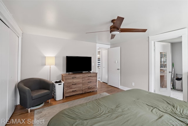 1406 Country View Ln, Flint, MI 48532 - bedroom with light wood finished floors, ceiling fan, connected bathroom, and a closet