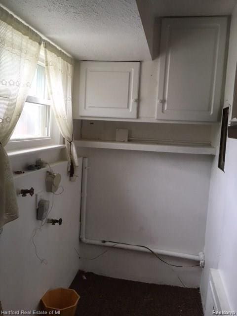 7170 Kempa Ave, Romulus, MI 48174 - bathroom featuring a textured ceiling