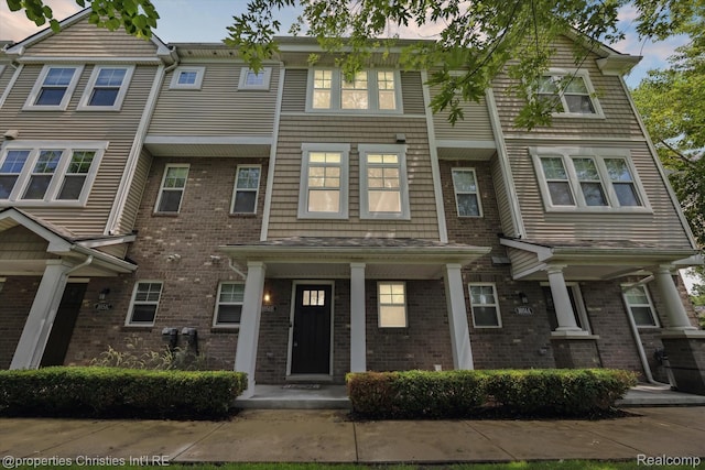 1051 N Sherman Dr Unit B19, Royal Oak, MI 48067 - view of front facade featuring brick siding and covered porch