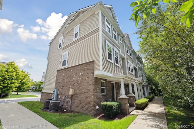 1051 N Sherman Dr Unit B19, Royal Oak, MI 48067 - view of side of property with brick siding