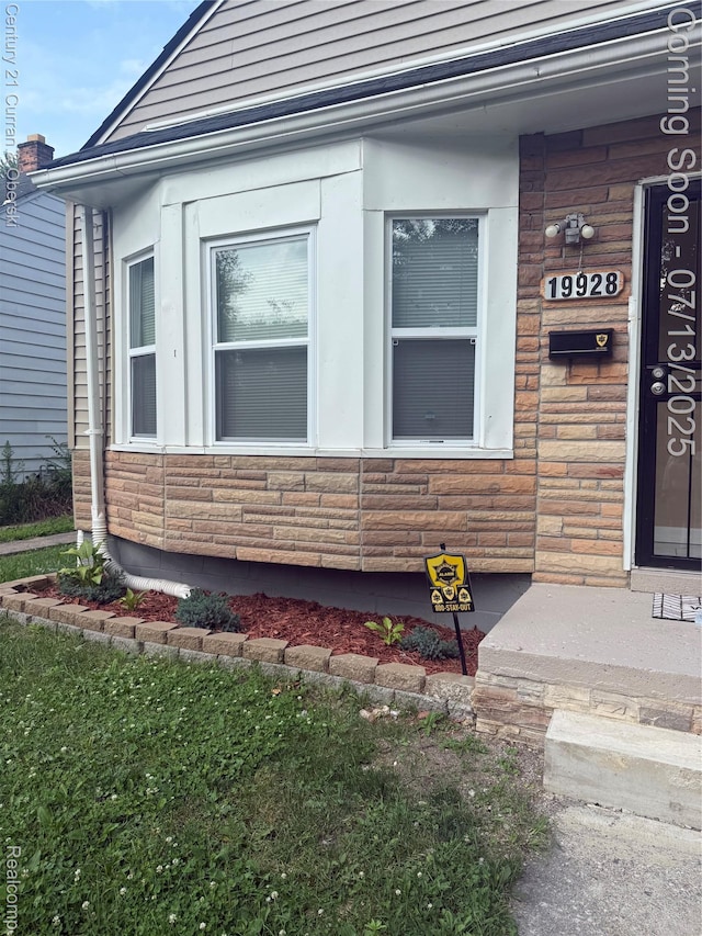 19928 Avon Ave, Detroit, MI 48219 - view of side of property with stone siding