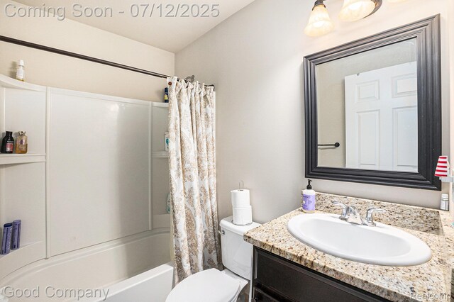 2920 Hartline Dr, Rochester Hills, MI 48309 - full bath featuring vanity and shower / tub combo with curtain