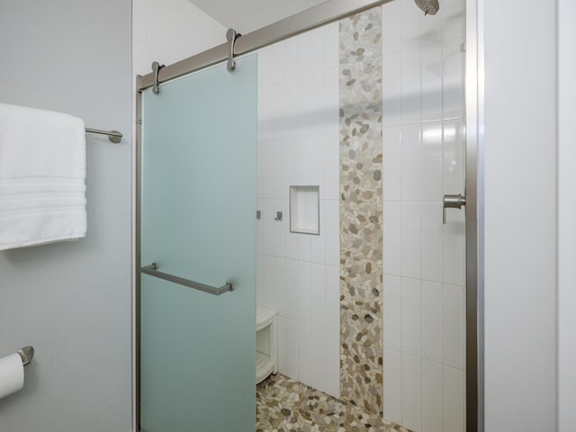 3740 Pristine Ave, Kalamazoo, MI 49048 - bathroom featuring tiled shower