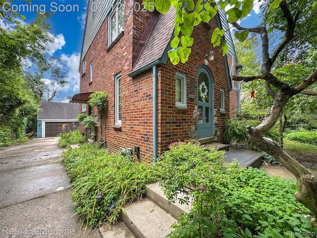 115 Illinois Ave, Pontiac, MI 48341 - view of side of home with brick siding and a detached garage