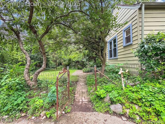 115 Illinois Ave, Pontiac, MI 48341 - view of yard