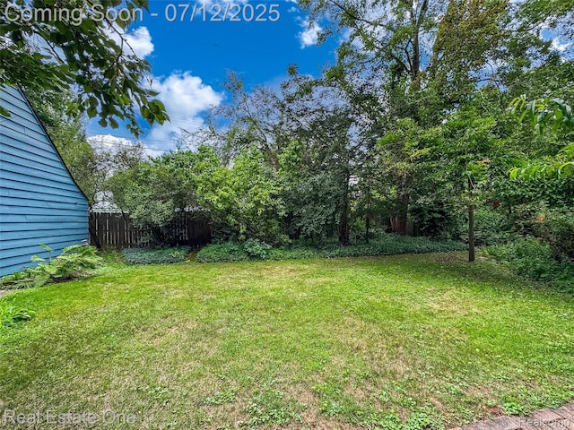 115 Illinois Ave, Pontiac, MI 48341 - view of yard