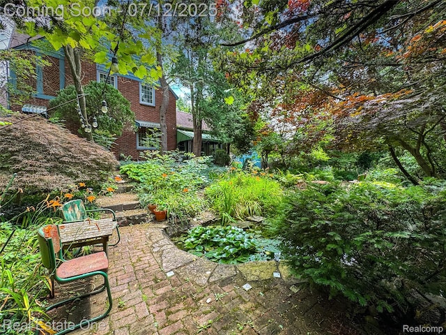 115 Illinois Ave, Pontiac, MI 48341 - view of yard featuring a patio area