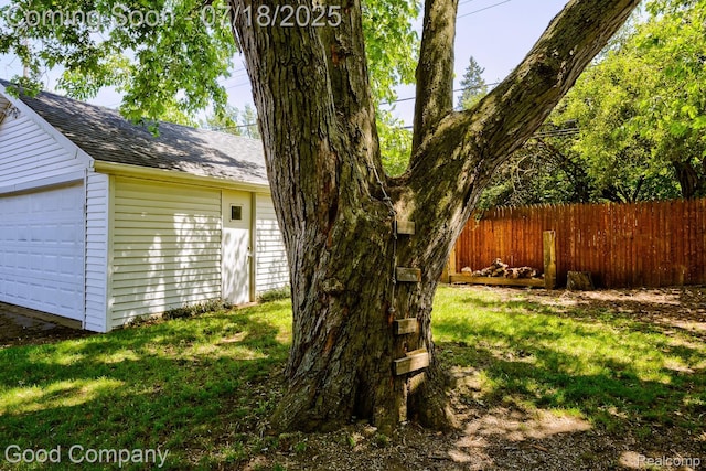 1517 W Troy St, Ferndale, MI 48220 - view of yard featuring an outbuilding and a detached garage