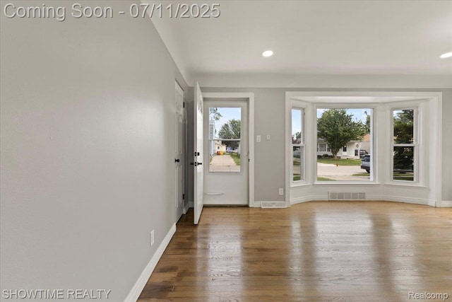 23041 Shakespeare Ave, Eastpointe, MI 48021 - entrance foyer featuring wood finished floors and recessed lighting