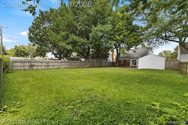 23041 Shakespeare Ave, Eastpointe, MI 48021 - view of fenced backyard