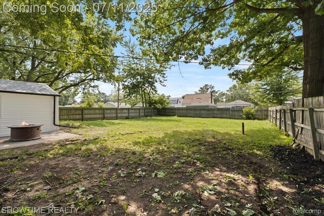 23041 Shakespeare Ave, Eastpointe, MI 48021 - fenced backyard with an outdoor fire pit