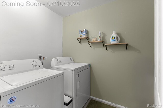 23486 Boller Ct, Trenton, MI 48183 - laundry area featuring washing machine and dryer and baseboards