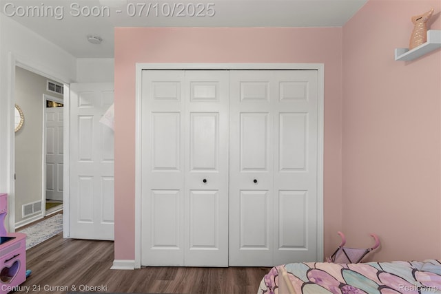 23486 Boller Ct, Trenton, MI 48183 - unfurnished bedroom featuring dark wood-style floors and a closet