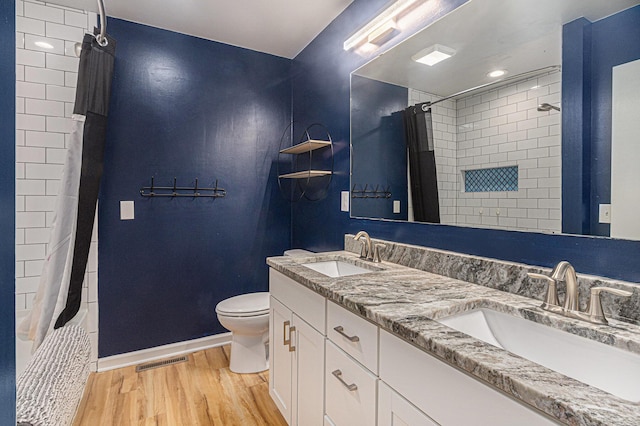 19160 Glendale Cir, Spring Lake, MI 49456 - full bath with wood finished floors and double vanity