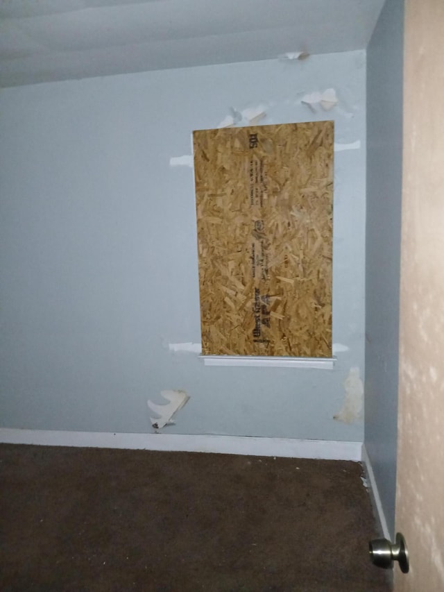 9729 Lakepointe St, Detroit, MI 48224 - empty room featuring baseboards