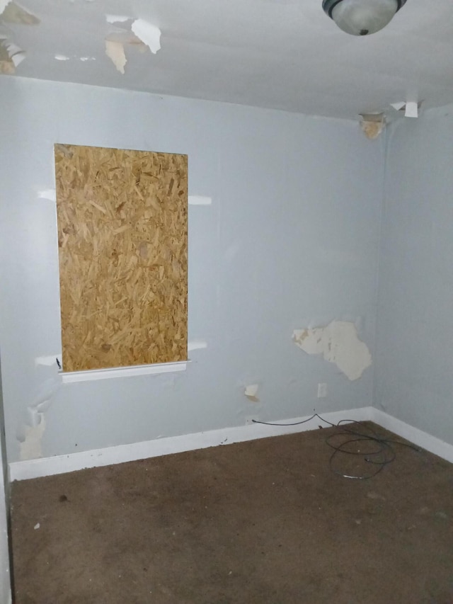 9729 Lakepointe St, Detroit, MI 48224 - unfurnished room featuring baseboards