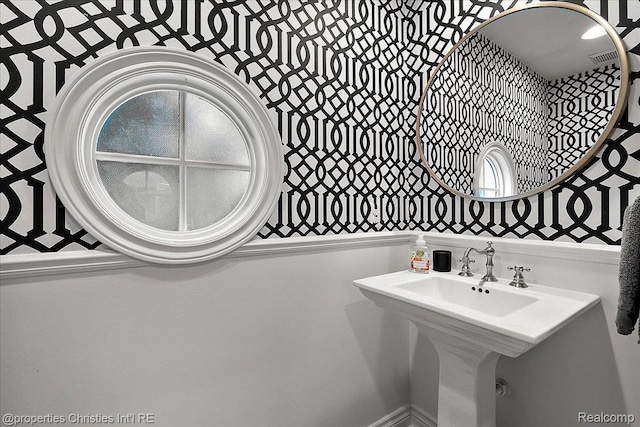 364 Chesterfield Ave, Birmingham, MI 48009 - view of bathroom