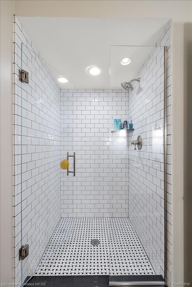 364 Chesterfield Ave, Birmingham, MI 48009 - full bathroom featuring a shower stall and recessed lighting