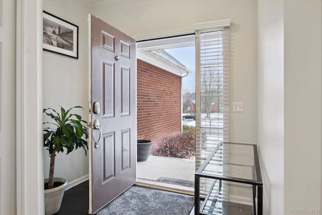 170 W Reed Lake Ct, Commerce Twp, MI 48390 - entryway featuring baseboards