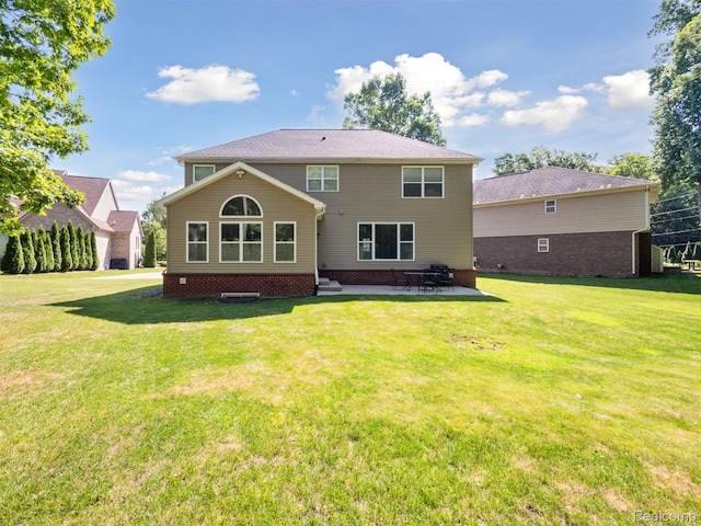 170 W Reed Lake Ct, Commerce Twp, MI 48390 - back of property featuring a lawn and a patio area