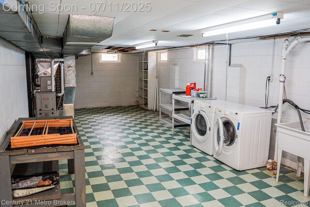 338 N Dr, Davison, MI 48423 - washroom featuring washing machine and dryer, light flooring, and plenty of natural light