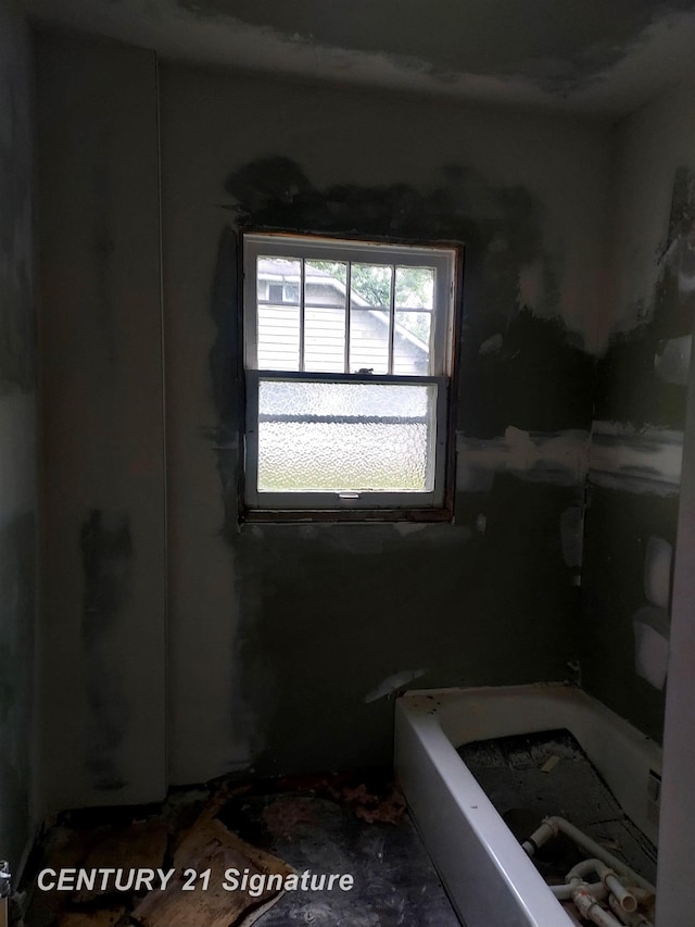 1205 Copeman Blvd, Flint, MI 48504 - bathroom featuring a bathtub