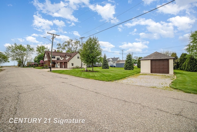 9610 Saginaw St, Reese, MI 48757 - view of asphalt road with street lights