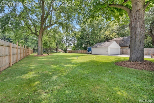 1133 Kingston Ave, Flint, MI 48507 - fenced yard with a detached garage