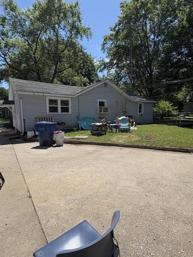 1993 Taube Ave, Benton Harbor, MI 49022 - view of front facade with a front lawn