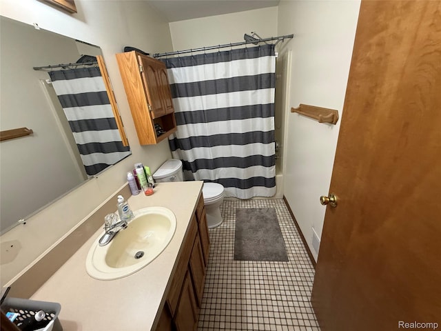 2579 Dearborn Ave, Rochester Hills, MI 48309 - full bath with vanity, tile patterned flooring, and a shower with curtain