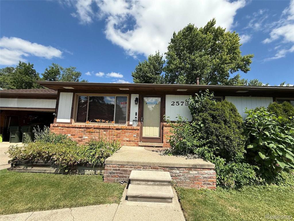 2579 Dearborn Ave, Rochester Hills, MI 48309 - photo 1