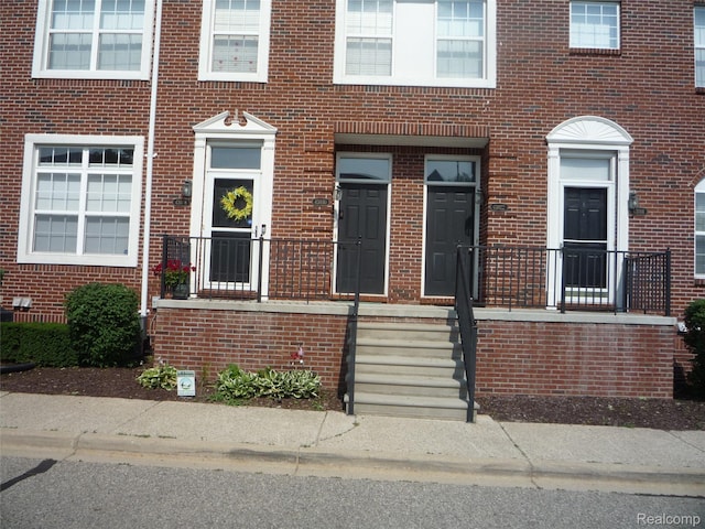 43038 Strand Dr, Sterling Heights, MI 48313 - photo 1