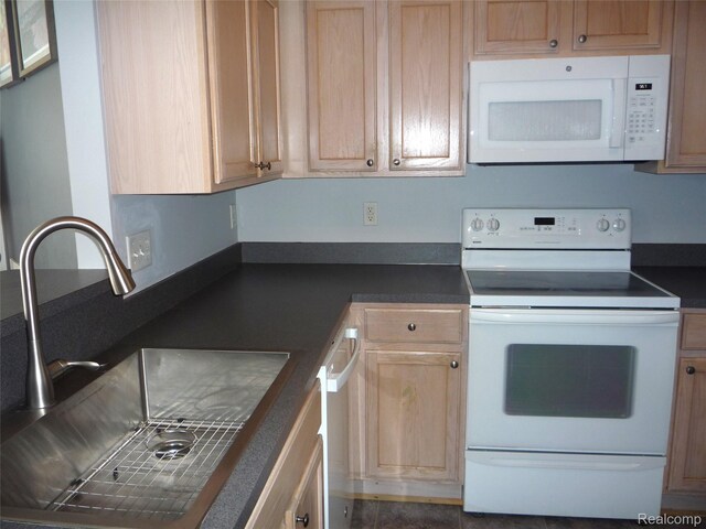 43038 Strand Dr, Sterling Heights, MI 48313 - photo 8