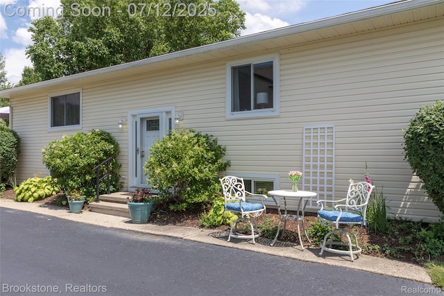 871 Vanderpool Dr, Troy, MI 48083 - photo 2