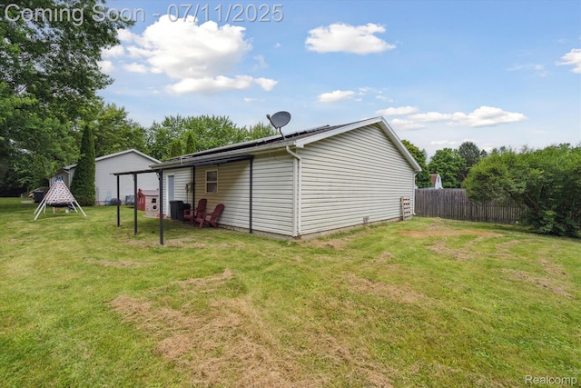 3410 Eastdale Dr, Flint, MI 48506 - rear view of house with a detached garage
