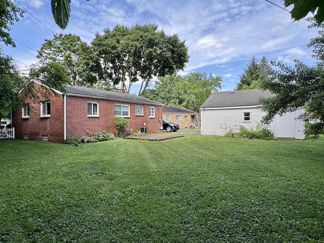 652 Lincoln Ct, Lapeer, MI 48446 - view of green lawn