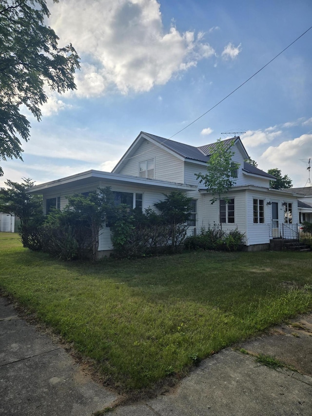 505 N Pine St, Evart, MI 49631 - view of side of property featuring a lawn