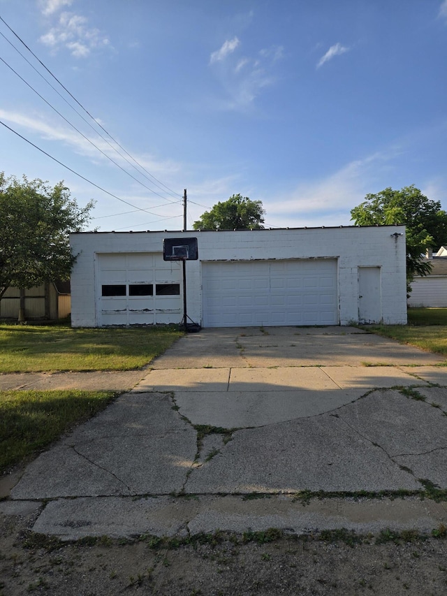 505 N Pine St, Evart, MI 49631 - view of detached garage