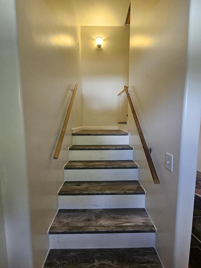 227 W Nelson St, Hastings, MI 49058 - view of staircase