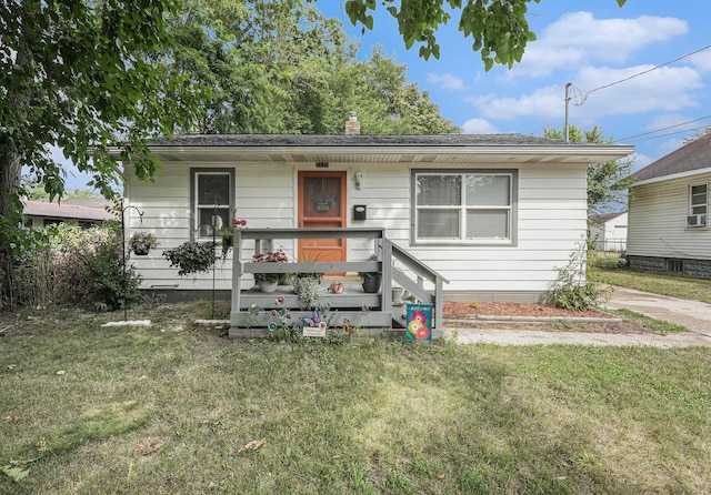 2620 Charlesgate Ave SW, Wyoming, MI 49509 - bungalow-style house with a front yard and a chimney